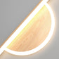 Moderne Wandlampe aus Holzbogen
