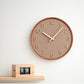 Analoge Holzwanduhr rund für das Zuhause