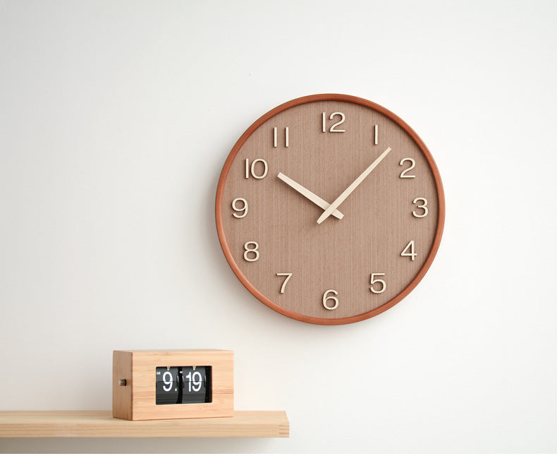 Analoge Holzwanduhr rund für das Zuhause