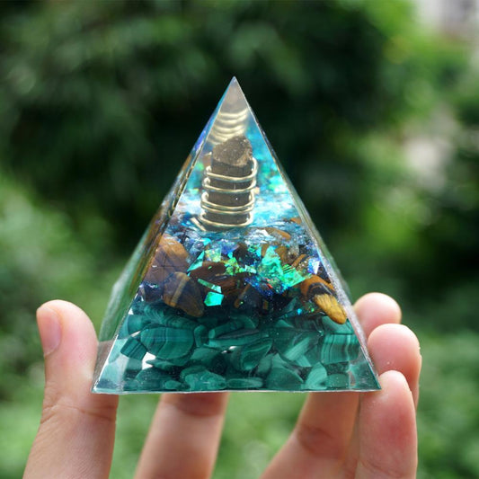 #229-Handgemachte Orgonitpyramide aus Malachit, Tigerauge und Chalkopyrit-Kristallspitze „AWAKEN INNER SIGHT“