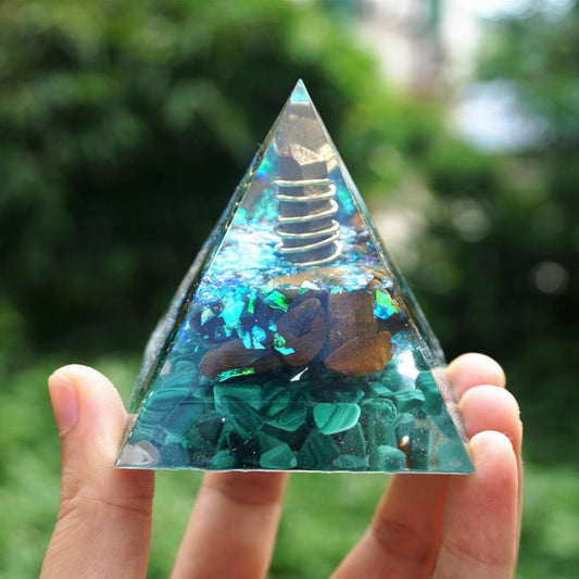 #229-Handgemachte Orgonitpyramide aus Malachit, Tigerauge und Chalkopyrit-Kristallspitze „AWAKEN INNER SIGHT“