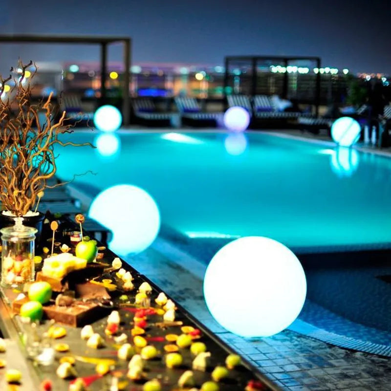 Wetterfestes Kugelförmiges LED Gartenlicht mit 16 Farben und Fernbedienung - Perfekt für Garten, Veranda & Party