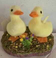 Frendorf | Enten-Szene - Charmante dekorative Figur mit adorablen Enten - Perfekt für Frühling, Ostern oder saisonale Wohnkultur, ideal zum Schaffen einer verspielten und naturinspirierten Atmosphäre