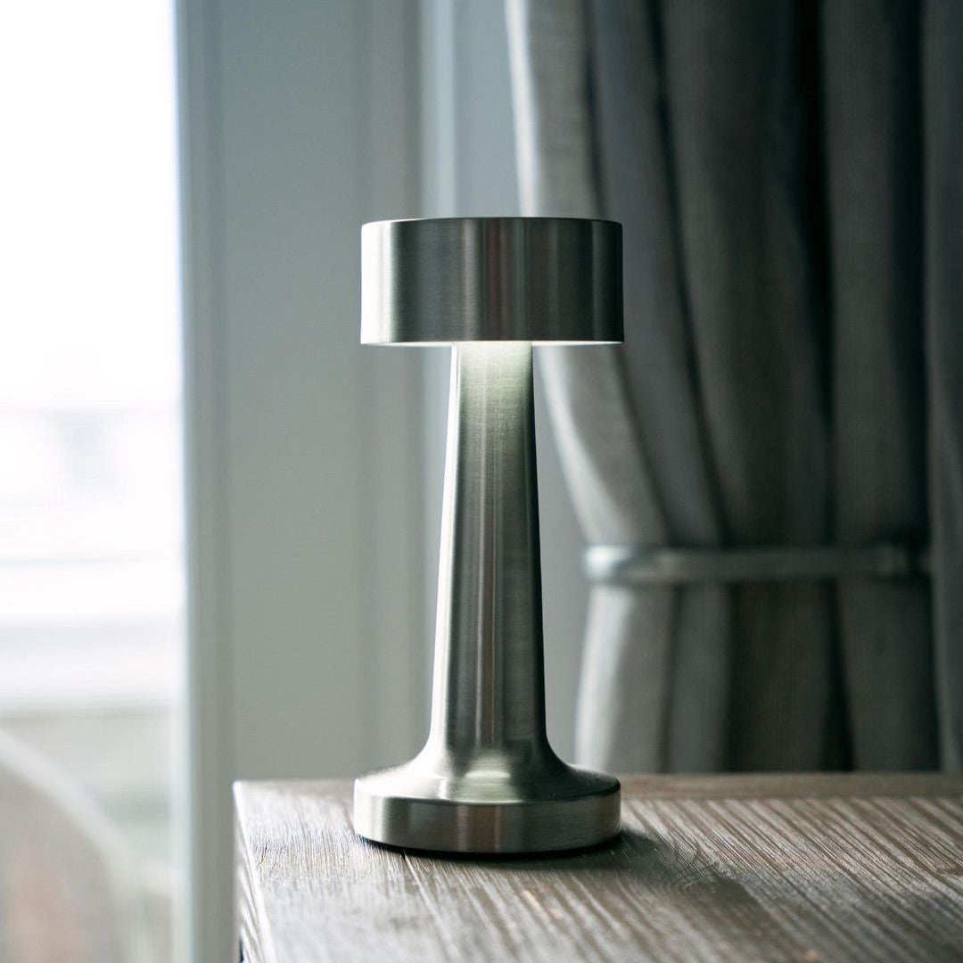Moderne dimmbare Tischlampe