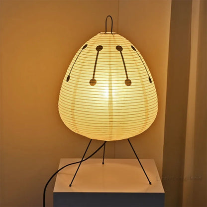 Japanische Stehlampe aus Reispapier für gemütliches Ambiente