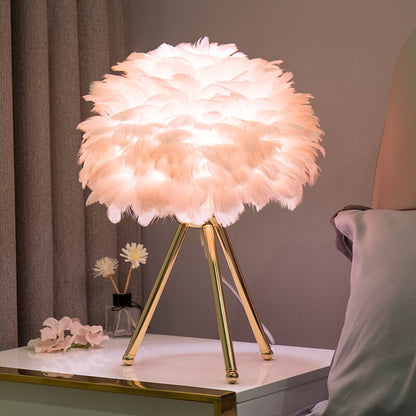 Romantische Feder Tischlampe Moderne Nachttischlampe Wohnzimmer Kaffeehaus Dekoration Hochzeit Weihnachtsgeschenk Straußfeder Licht