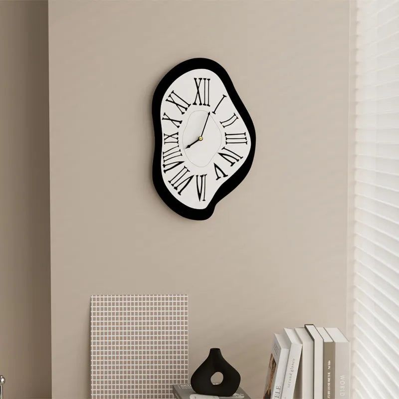 Surreal schmelzende nordische Wand Uhr