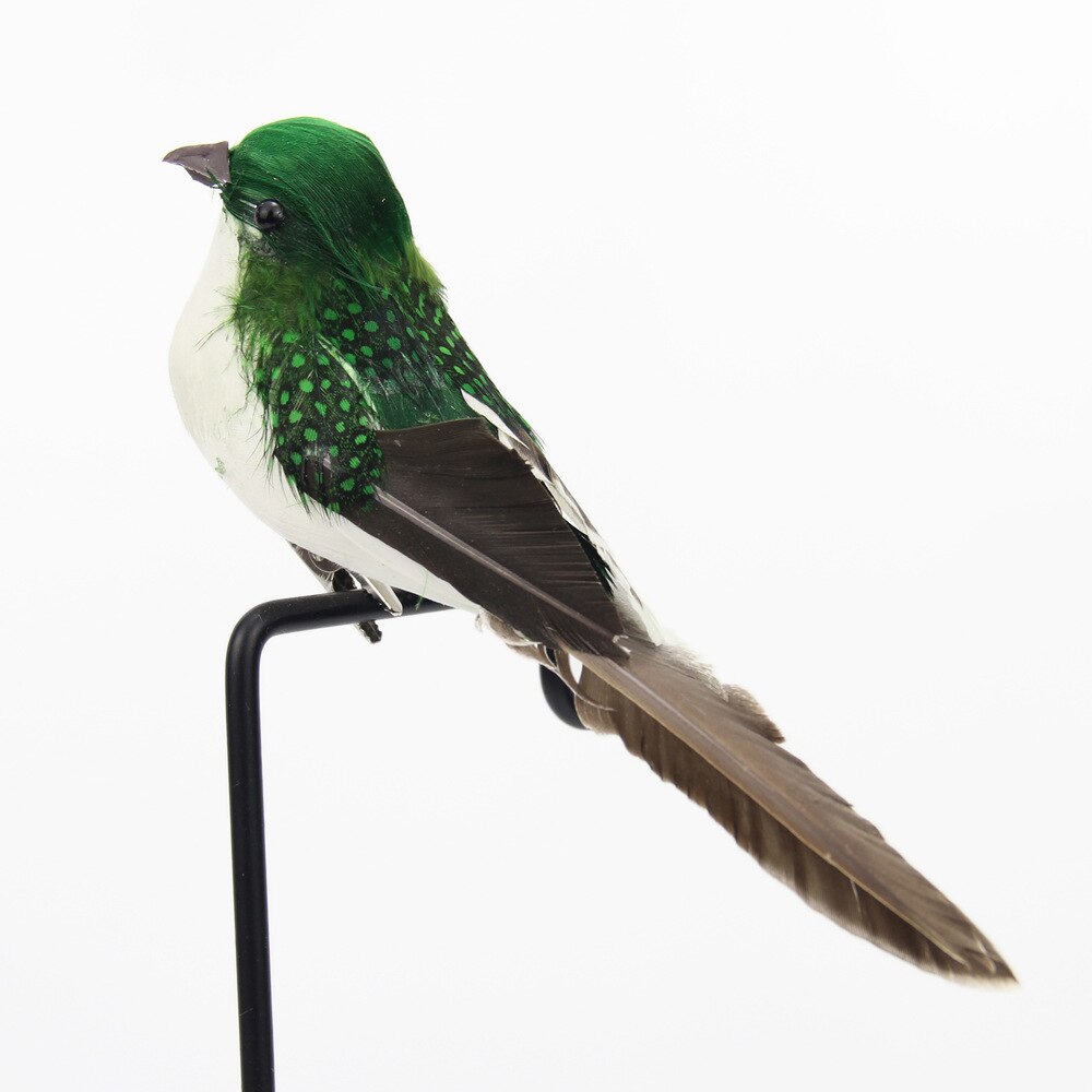 Lebensechte gefiederte Vögel für die Außendekoration