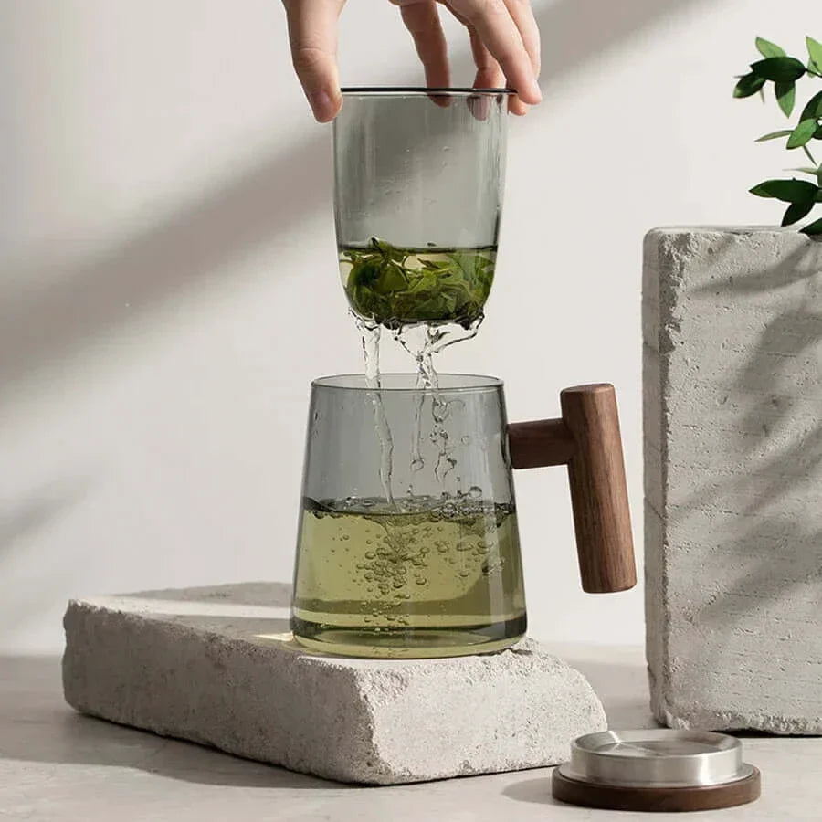 Ultramoderne Glas-Teetasse mit Filter und Deckel