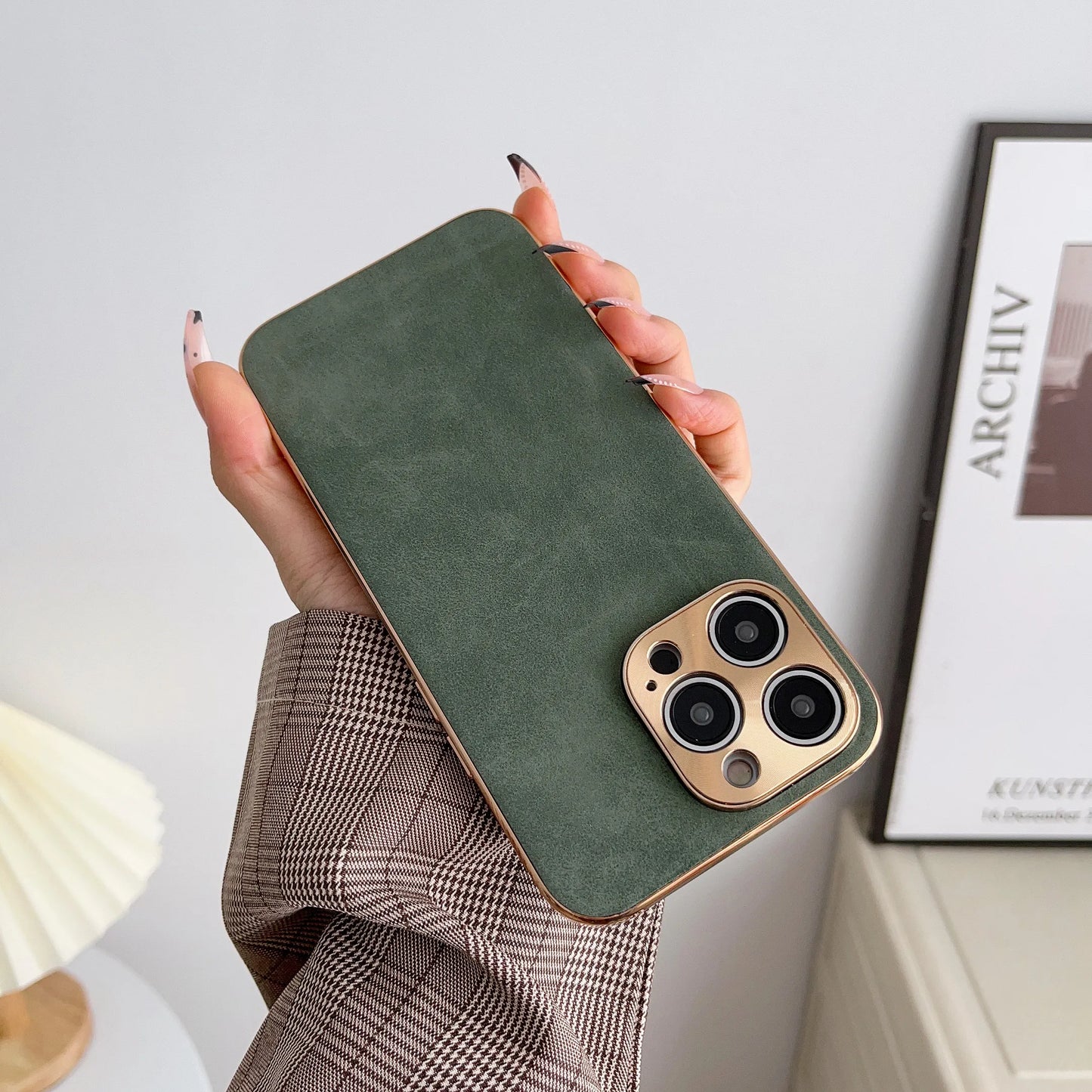 Frendorf | Leder Premium MagSafe Apple iPhone Hülle mit galvanisiertem Rahmen | Goldener Rahmen Case, Kameraschutz - Schutzhülle für iPhone 15, 14 Pro Max Plus