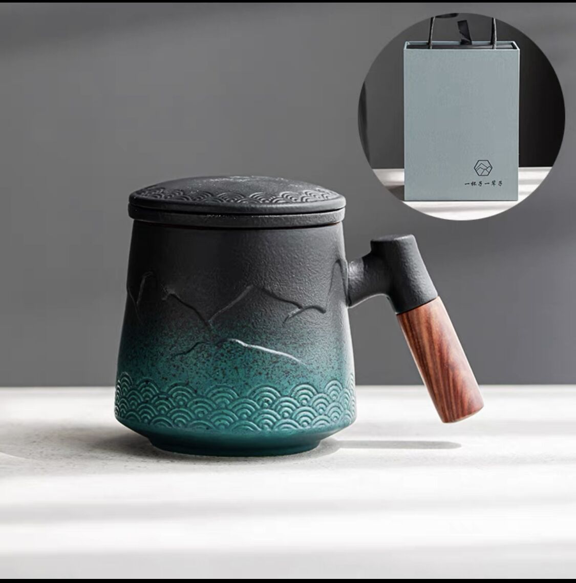 Keramische Teetasse mit Infuser und Deckel