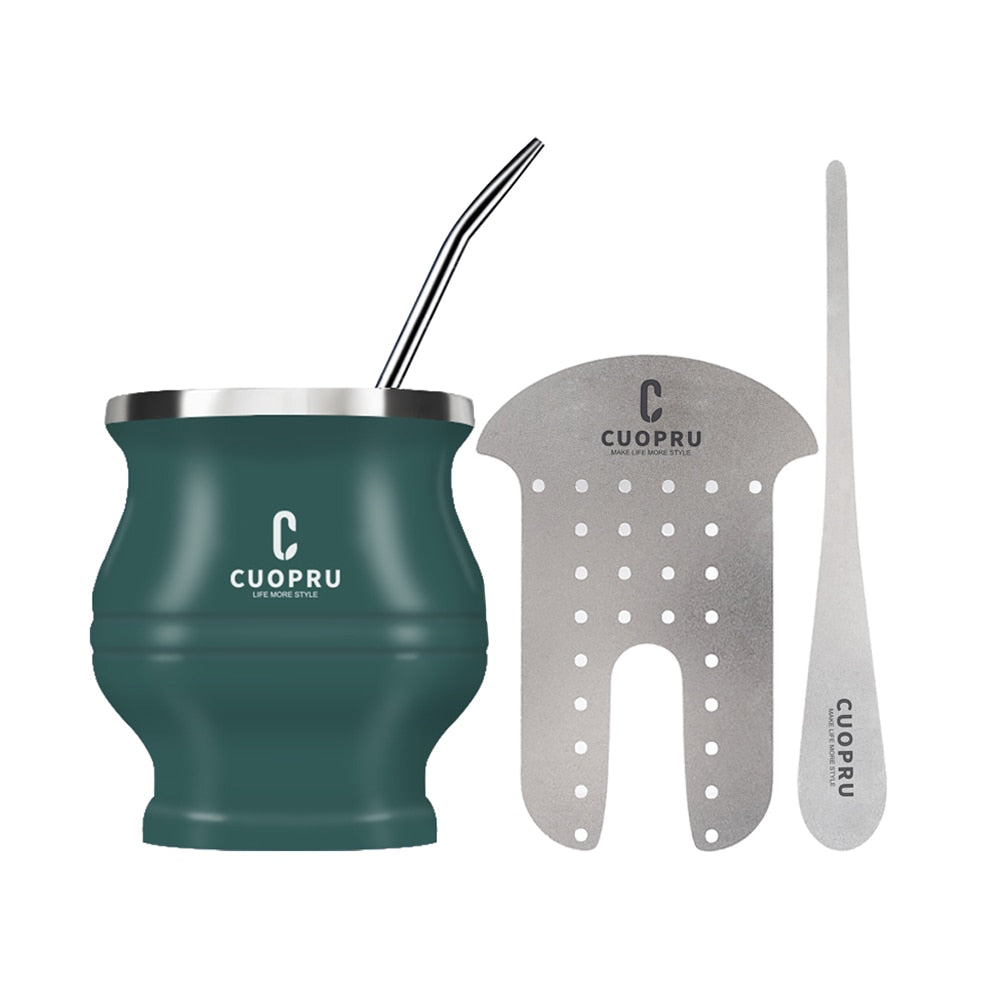 Das Yerba Mate-Set enthält eine doppelwandige Mate-Teetasse aus Edelstahl, eine Bombilla Mate (Strohhalm), einen Reinigungspinsel und einen Teetrenner