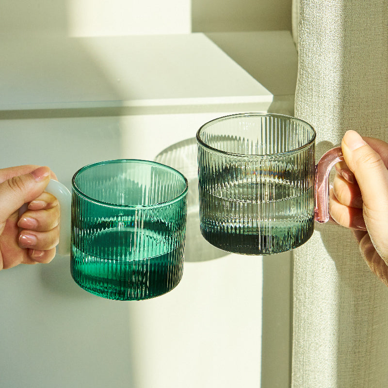 KLARE WELLENGLAS TASSE