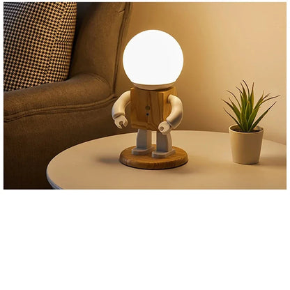 Nordische Holz-Roboter-Tischlampe