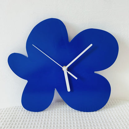 Blaue Blumen-Wanduhr