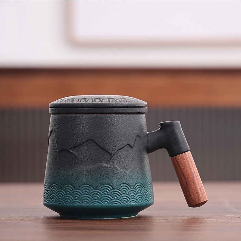 Keramische Teetasse mit Infuser und Deckel