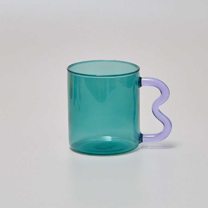 DUNKELFARBENES GLASBECHER