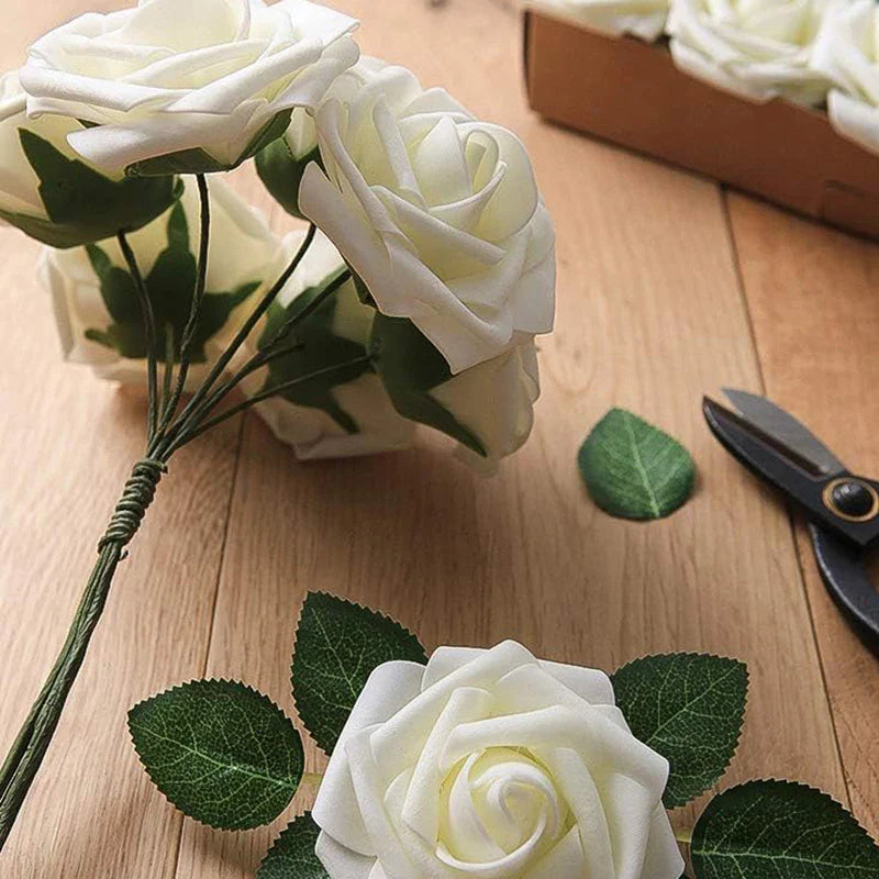 Frendorf | 25 Stück Künstliche Rote Rosen mit Stielen – Künstliche Blumen für DIY Hochzeitssträuße, Tischdekorationen, Partys & Wohnraumdekorationen