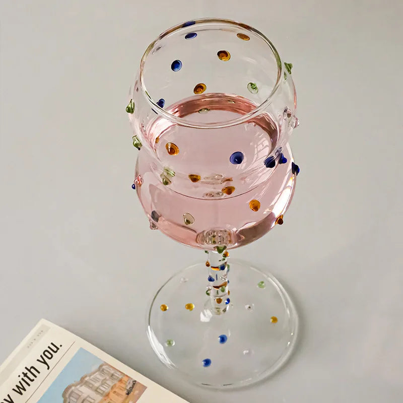Bunte Punkte Weinglas