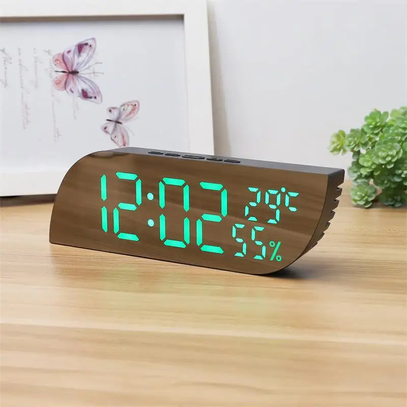 LED Digitalwecker mit Doppelanzeige & unbegrenztem Snooze