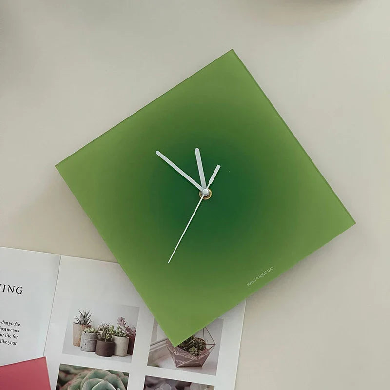 Quadratische Wanduhr ohne Zahlen aus Acryl