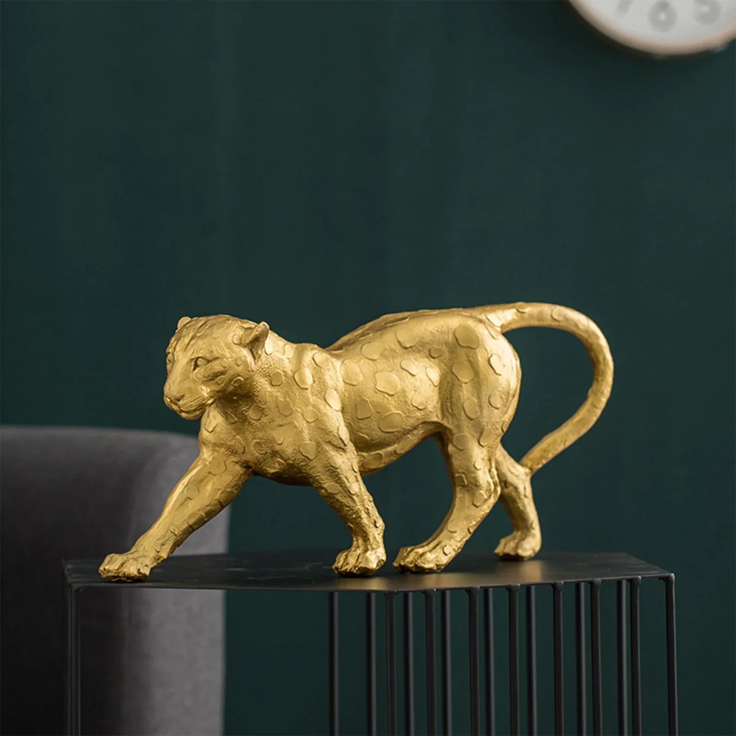 Exquisite Bear and Bull Statue Collection Resin Figurine Ornament Animal Sculpture for Desktop Shelf Bookcase Shelves Decoration
