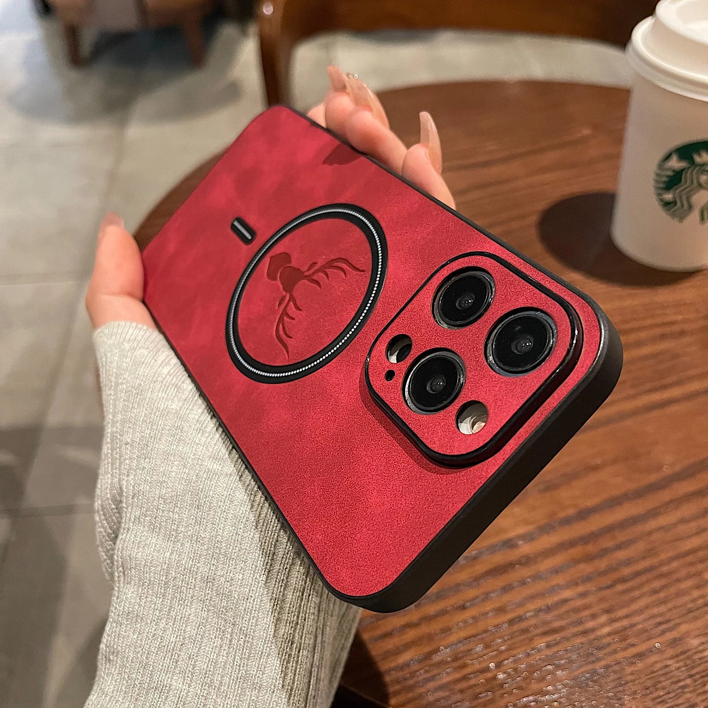 Frendorf | Luxus Hirschleder Apple iPhone Hülle | Magnetische Handyhülle, Kabellose Case, MagSafe, Wireless-Laden, Schutzhülle, Cover iPhone 15, 14, 13 Pro Max Plus