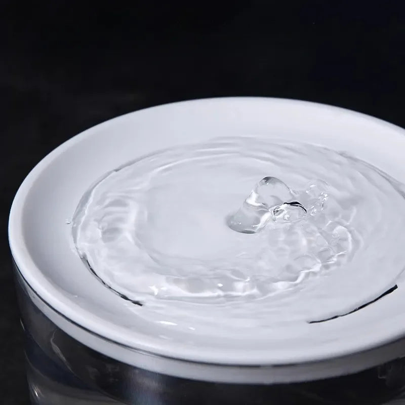 Frendorf | Automatische zirkulierende Wasserfontäne für Haustiere - Stilvolle und leise Hydration