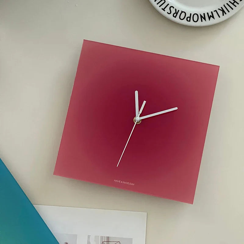 Quadratische Wanduhr ohne Zahlen aus Acryl