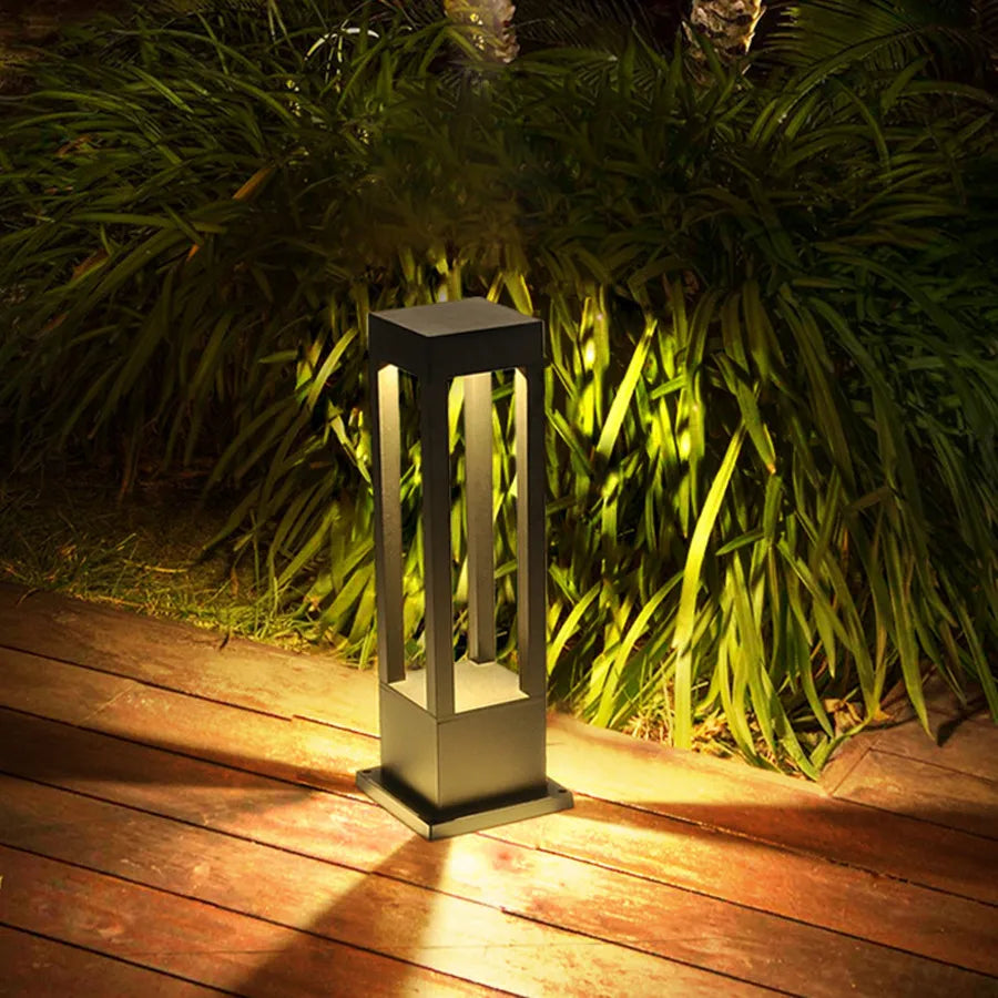 Frendorf | SolaraNova Solarbetriebene Säulenlampe | Nachhaltige Gartenbeleuchtung | LED Außenleuchte | Wetterfest | Solarbetriebene Lichtquelle für Terrasse & Garten