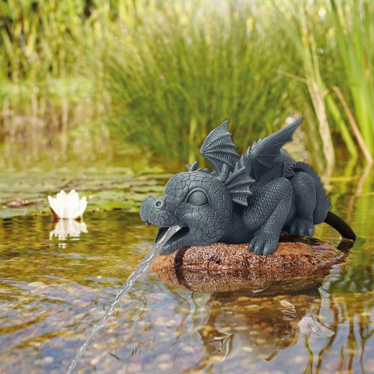 Wasserspeiender Drachenstatue aus Harz Wetterfeste Realistische Wassersprühszenen Harz Gartendekoration