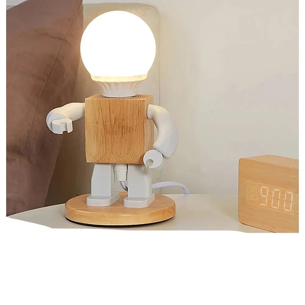 Nordische Holz-Roboter-Tischlampe
