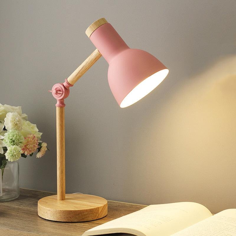 Nordische Schreibtischlampe aus Holz