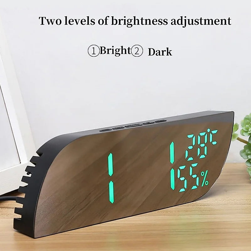 LED Digitalwecker mit Doppelanzeige & unbegrenztem Snooze