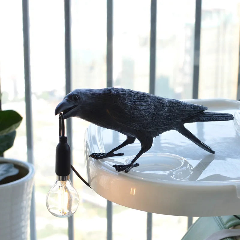 Frendorf | Moderne Lucky Bird Tischlampe – Kreatives Harz Tierdesign für Schlafzimmer und Wohnzimmer