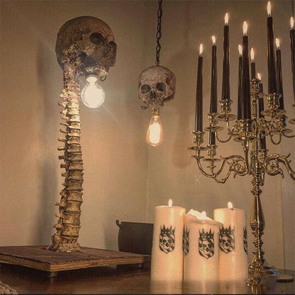 Horror Totenkopf mit Wirbelsäule Lampe