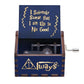 Neueste Design Anime Howl's Moving Castle Musikthema Antik geschnitzte Holz Handkurbel Musikbox Kinderspielzeug Weihnachtsgeschenk