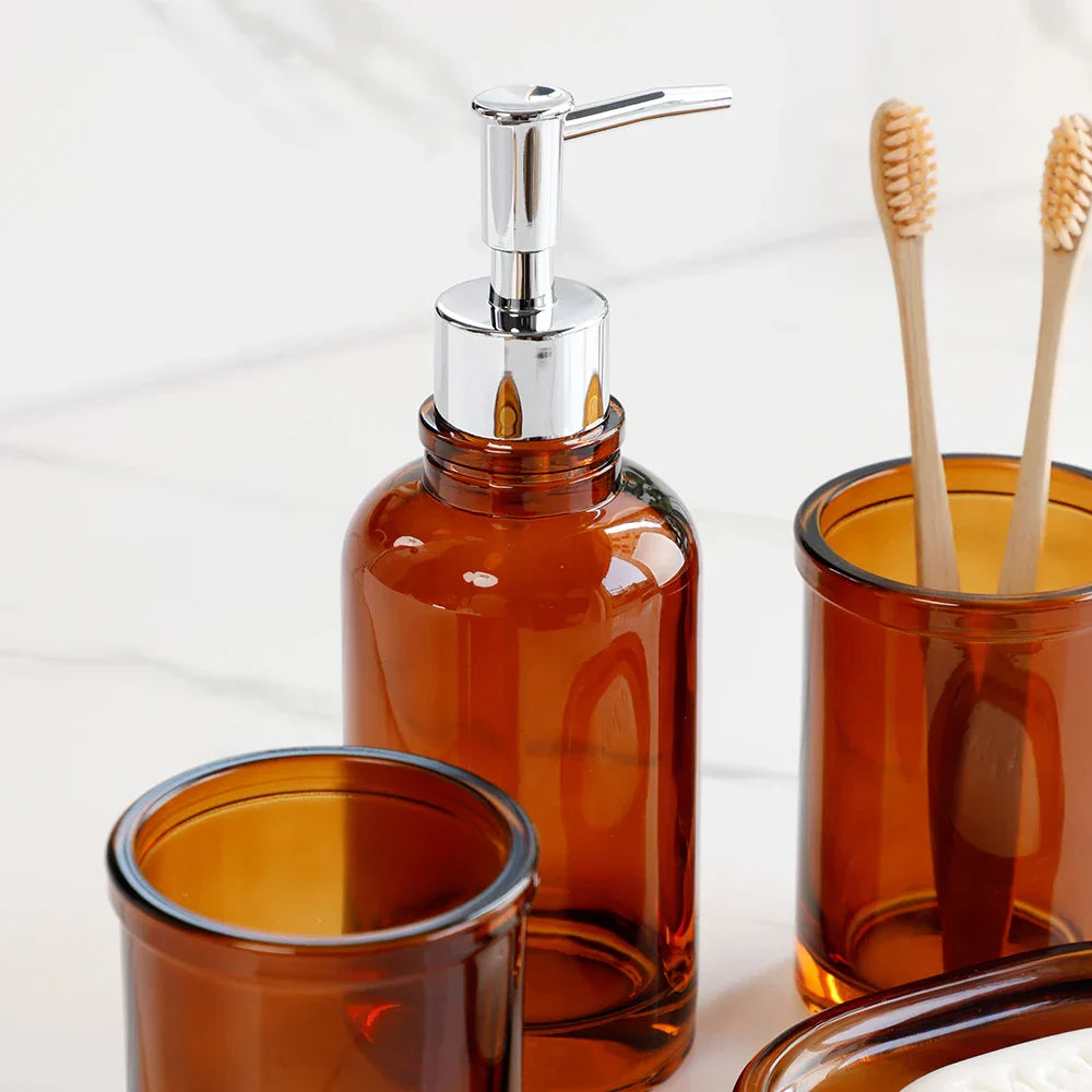 Frendorf | AquaSet Glas Badezimmer-Set | 4-teilig | Elegantes Apotheker-Design | Seifenspender, Zahnbürstenhalter & Zubehör