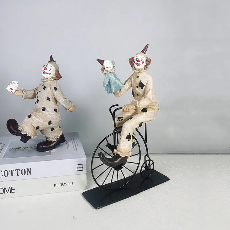 Vilead Zirkusclown Statue Joker Figurine Buffoon Puppe Sammlung Wohnzimmer Innendekoration Wohnungsdesign Bürotisch Dekor