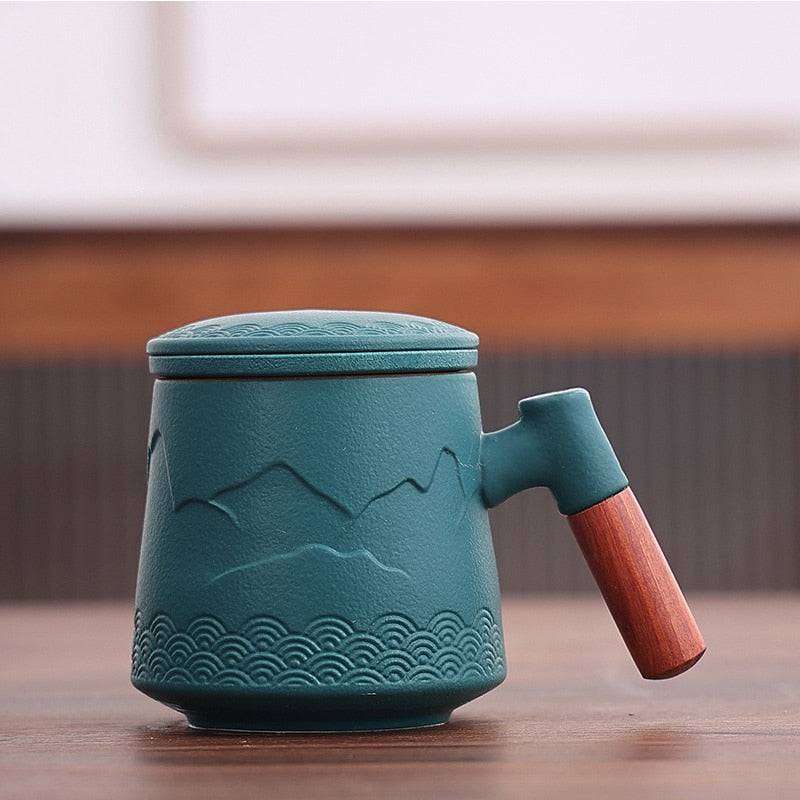 Keramische Teetasse mit Infuser und Deckel