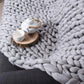 Frendorf | Grobstrickdecke – Kuschelige Wolldecke für Jeden Raum – Weich & Warm – Perfekt für Sofa und Bett