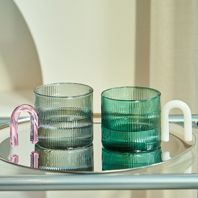 KLARE WELLENGLAS TASSE