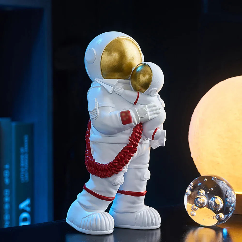 Heimdekor Moderne Wohnzimmer Schreibtischdekoration Zubehör Einfache Vater und Sohn Astronaut Figurine Süße Harz Einrichtung Handwerk