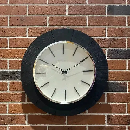 Frendorf | Bringen Sie einen Hauch von Eleganz mit unserer modernen schwarzen Uhr