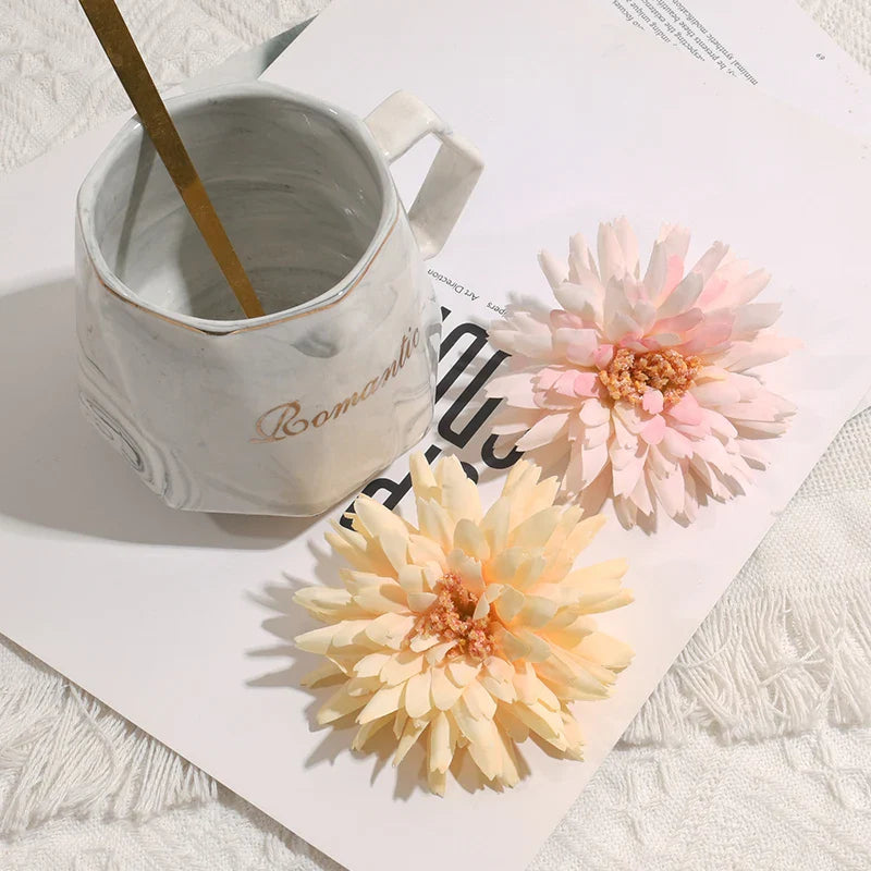 Frendorf | 30 Stück Gerbera Kunstseide Blumen Köpfe – 8CM Hochwertige DIY Blumen für Hochzeit, Dekoration, Kränze und Bastelprojekte