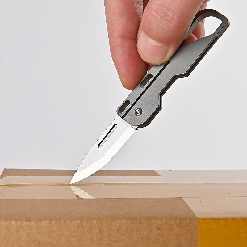 Frendorf | Kompakt und mächtig: MGS Titanlegierung MINI Klappmesser mit hochfester D2-Klinge – Ein Schlüsselanhänger-Pendeln Taschenmesser für Outdoor EDC und Selbstverteidigung