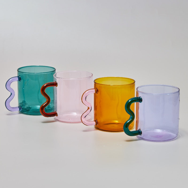 DUNKELFARBENES GLASBECHER