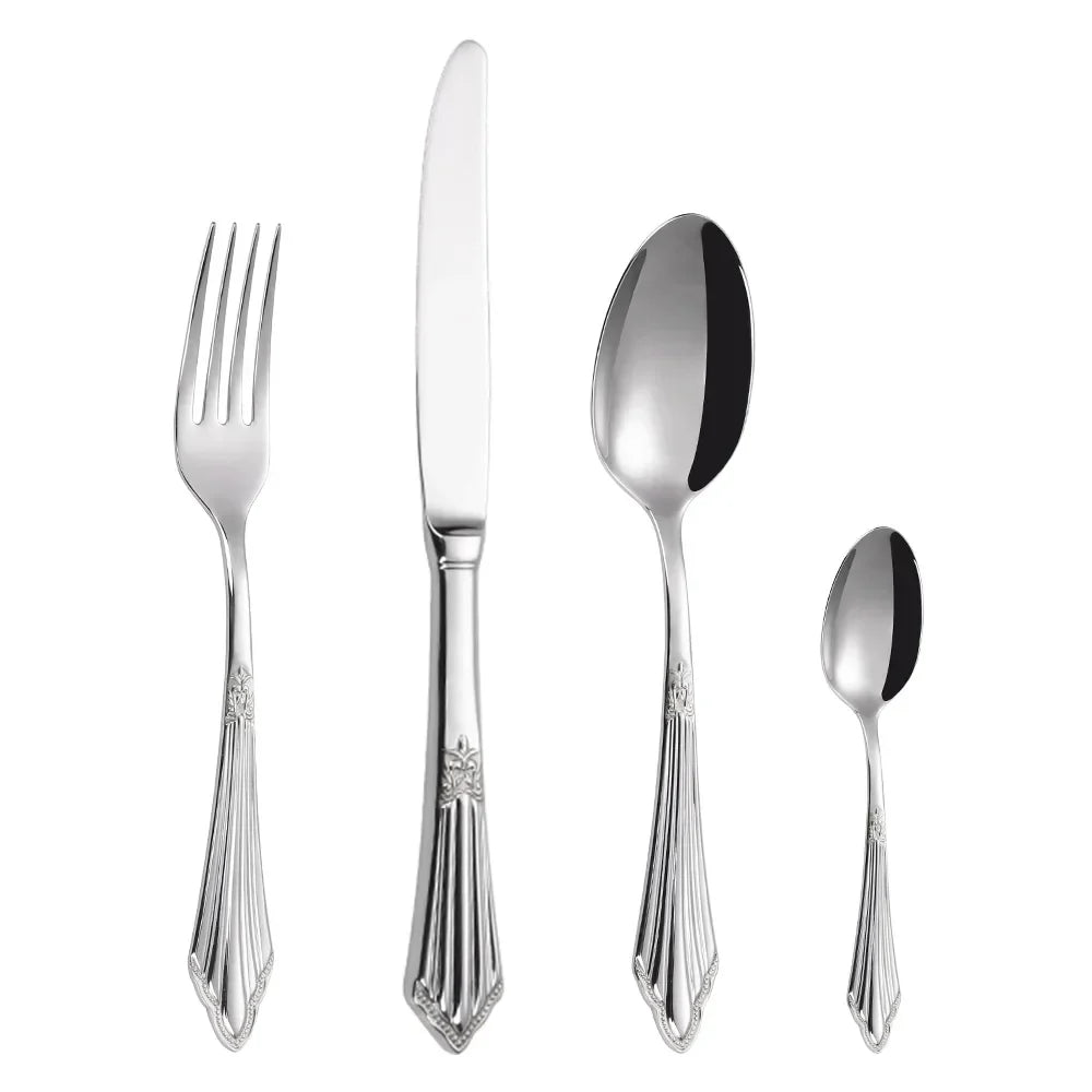 Elegantes Besteckset im goldenen Design