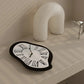Surrealistische Wanduhr