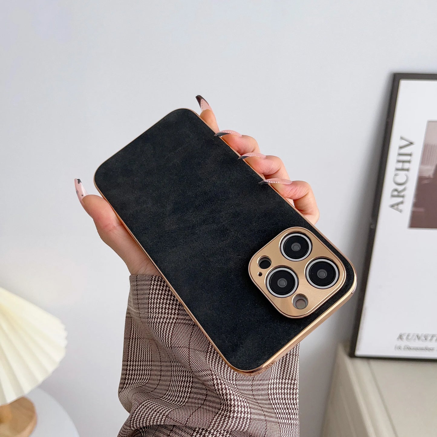 Frendorf | Leder Premium MagSafe Apple iPhone Hülle mit galvanisiertem Rahmen | Goldener Rahmen Case, Kameraschutz - Schutzhülle für iPhone 15, 14 Pro Max Plus